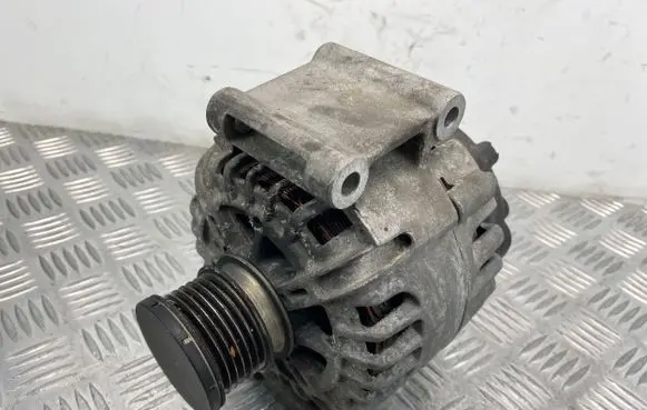 Mercedes-Benz C W204 Generator/alternator A0009067902 2617417A 213007954