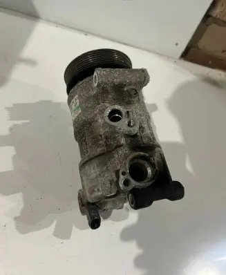 Volkswagen PASSAT B6 Air conditioning (A/C) compressor (pump) 5N0820803 R134A1701P