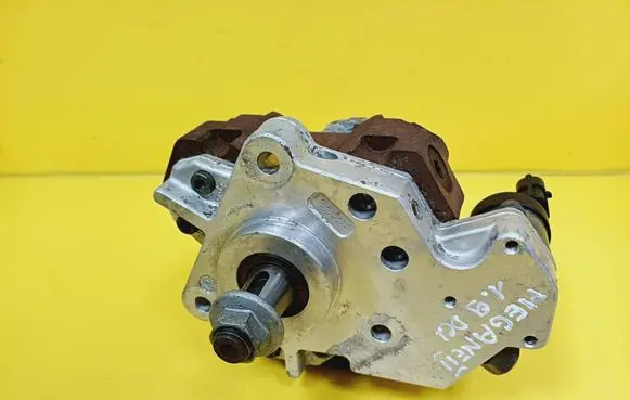 Renault Megane II Fuel injection high pressure pump 8200108225 0445010075