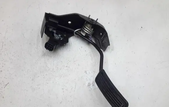 Toyota Avensis T250 Accelerator throttle pedal 8928152021