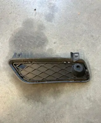 Front bumper lower grill