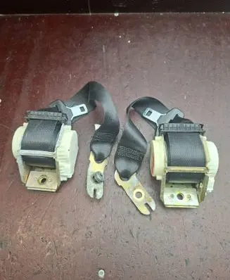 BMW 5 E60 E61 Rear seatbelt 40587 040528