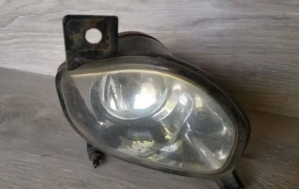 Toyota Avensis T250 Front fog light 8121005060 1N027042202