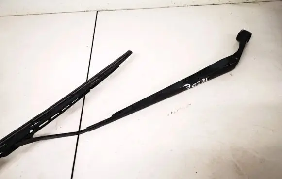 Toyota Corolla Verso E121 Front wiper blade arm