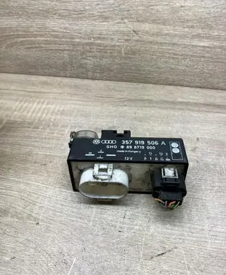 Volkswagen Golf III Coolant fan relay 357919506A 898719000