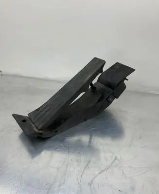 BMW 5 E60 E61 Accelerator throttle pedal 6772645 25010010