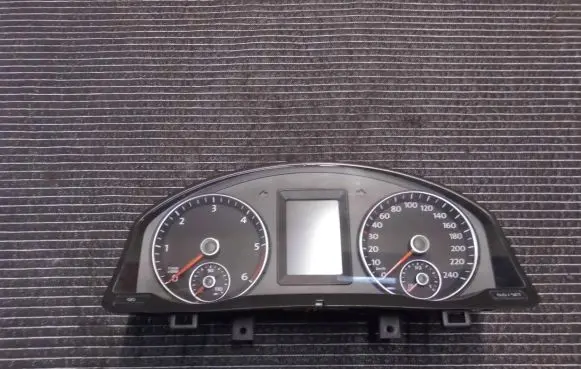Volkswagen Golf VI Speedometer (instrument cluster) 5m0920870b