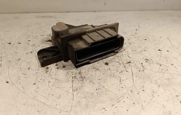 Opel Insignia B Fuel pump relay 13519371