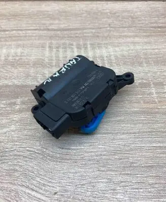 Volkswagen Touran I Air flap motor/actuator 132801343 983387XD