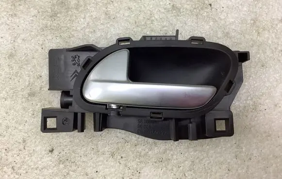 Rear door interior handle