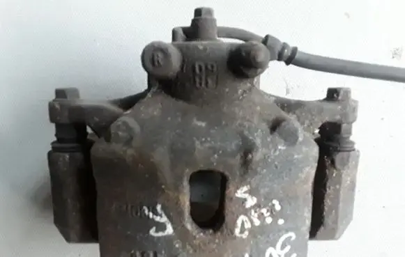 Hyundai i40 Front brake caliper 581103Z100