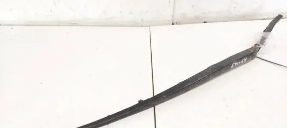 Peugeot 807 Front wiper blade arm