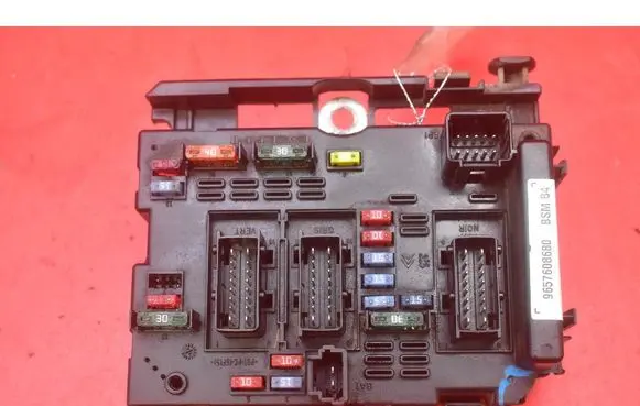 Peugeot 807 Fuse box set 9657608680