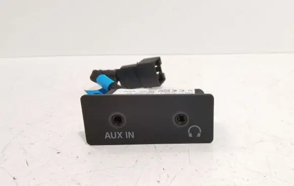 Audi Q7 4L AUX in-socket connector 4L0035600 7620100302
