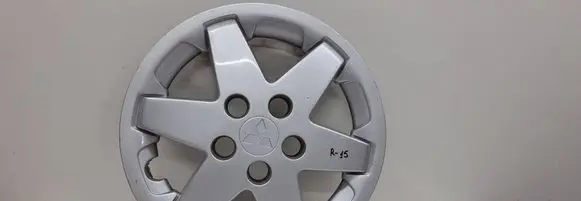 Mitsubishi Space Runner R15 wheel hub/cap/trim MR316165
