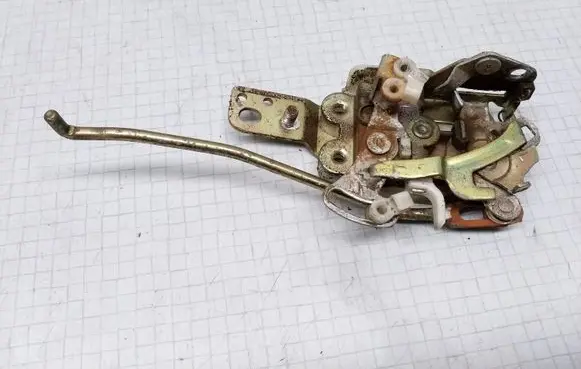 Mitsubishi Galant Front door lock