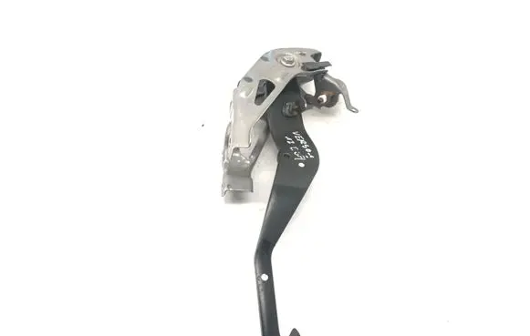 Toyota Verso-S Brake pedal