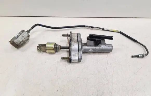 Toyota RAV 4 (XA20) Clutch master cylinder