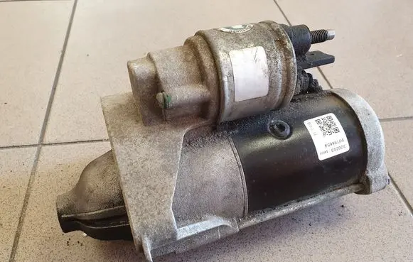 Opel Vivaro Starter motor