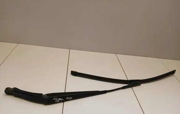 Volvo XC90 Front wiper blade arm 30753817