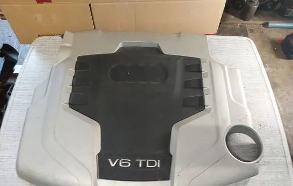 Engine cover (trim)