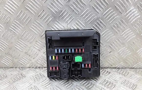 Nissan Qashqai+2 Fuse module 284B7JD02E