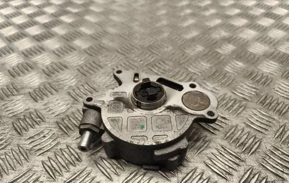 Audi A4 S4 B8 8K Vacuum pump 03L145100