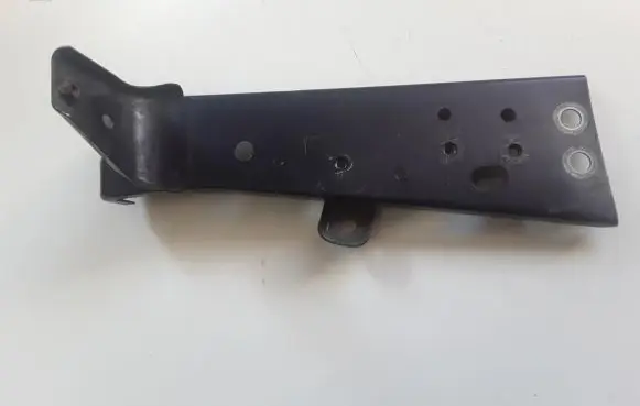 Nissan Qashqai Fender mounting bracket