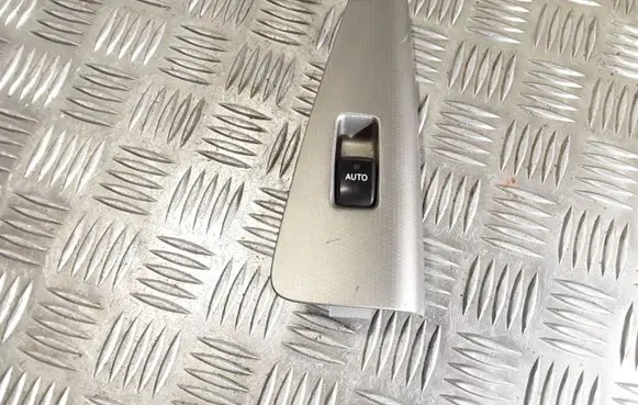 Toyota Corolla Verso E121 Electric window control switch 8403013031 514954