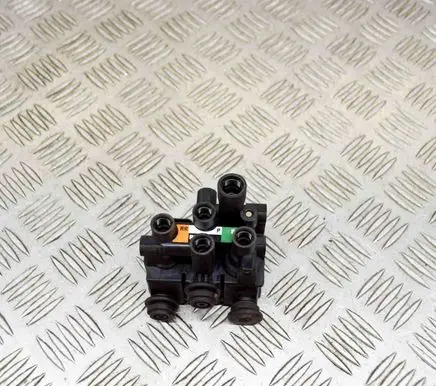 Land Rover Discovery 5 Air suspension control unit module (rear) FK6GA