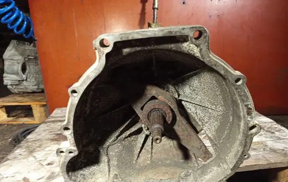 Manual 5 speed gearbox