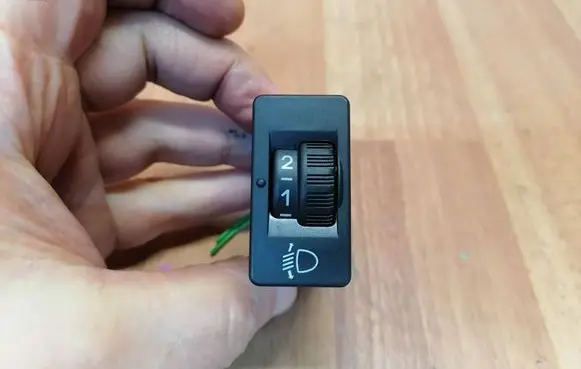 Headlight level height control switch