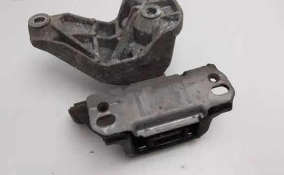 Ford Fiesta Engine mount bracket 8V517M125AB 8V517M121AE
