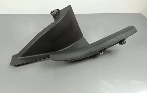 Hyundai Kona I Rear sill trim cover 85885CM000