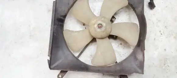 Mitsubishi Galant Radiator cooling fan shroud