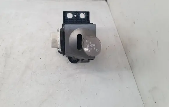Toyota Prius (XW20) Gear shifter/selector 8945147030