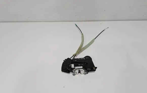 Toyota Sienna XL40 IV Front door lock 6904002440