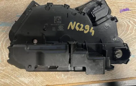 Seat Ateca Front door lock 5tb837015a