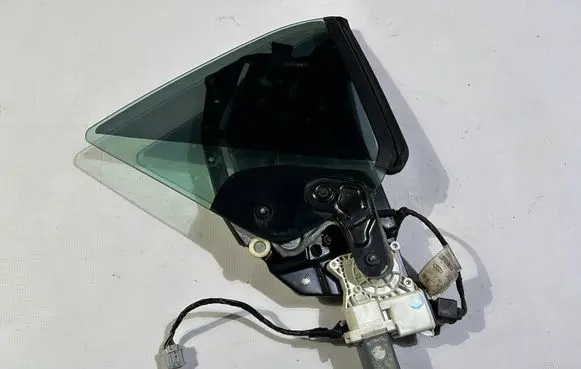 Ford Mustang V Rear side window 78914902