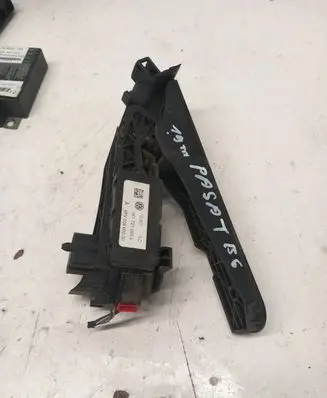 Volkswagen PASSAT B6 Accelerator throttle pedal 1K1721503L 6PV00860000 G226