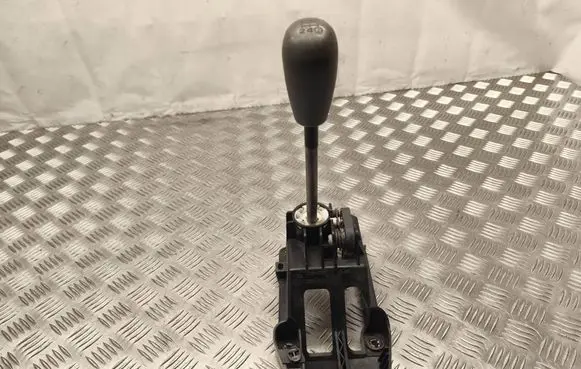 Toyota Yaris Gear shifter/selector 335300D010