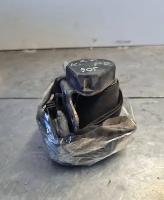 Volkswagen II LT Front seatbelt 0566097100