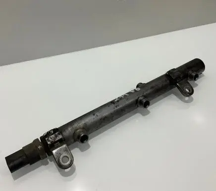 Mercedes-Benz E W211 Fuel main line pipe A6420700695 10028522 06957002