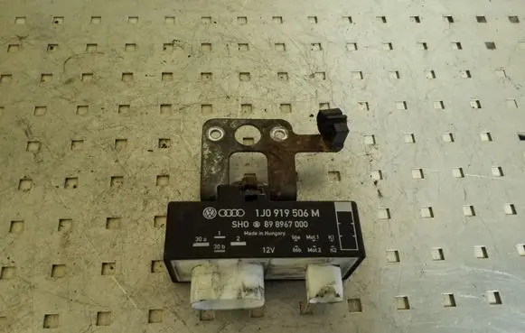 Coolant fan relay