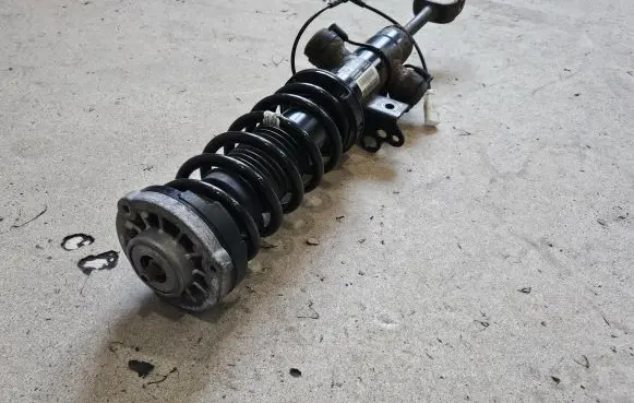 BMW 6 F12 F13 Front shock absorber/damper 6850962 6863126