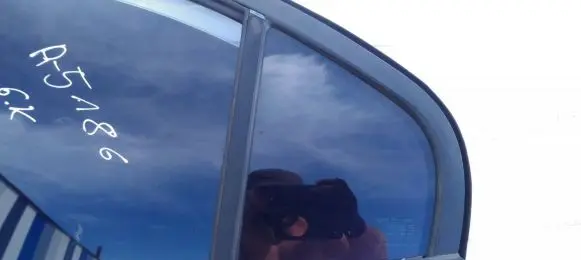 Rear vent window glass