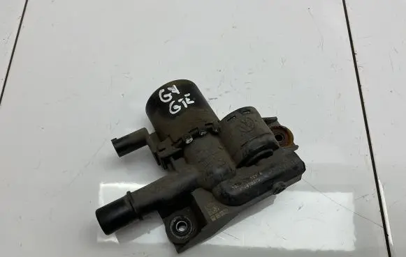Volkswagen Golf VII Fuel pressure regulator 5Q0201559A
