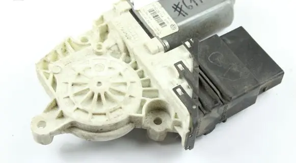Volkswagen PASSAT B6 Front door window regulator motor 1K0959704P