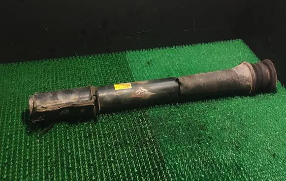 Mercedes-Benz Sprinter W901 W902 W903 W904 Front shock absorber/damper 9013230085