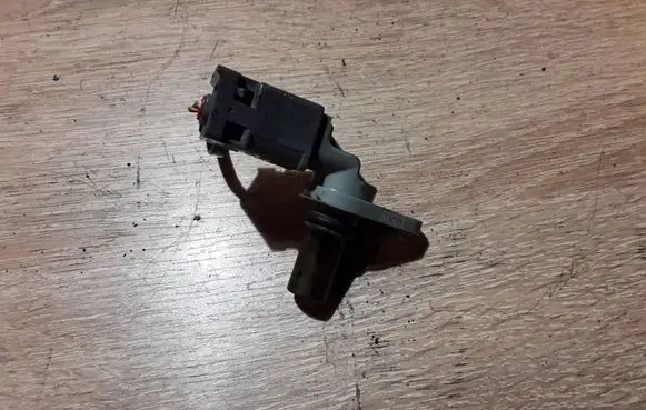 Ford Focus Camshaft speed sensor 6L23